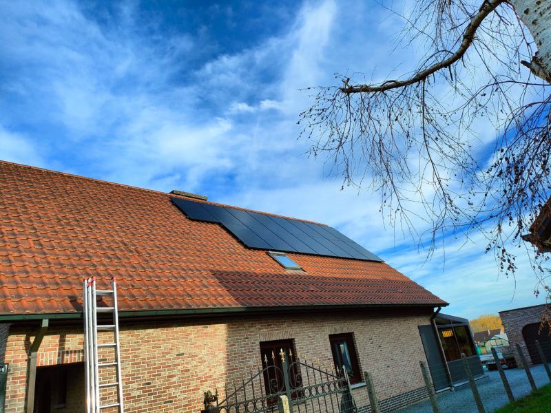 Installation d'onduleurs hybrides au Benelux